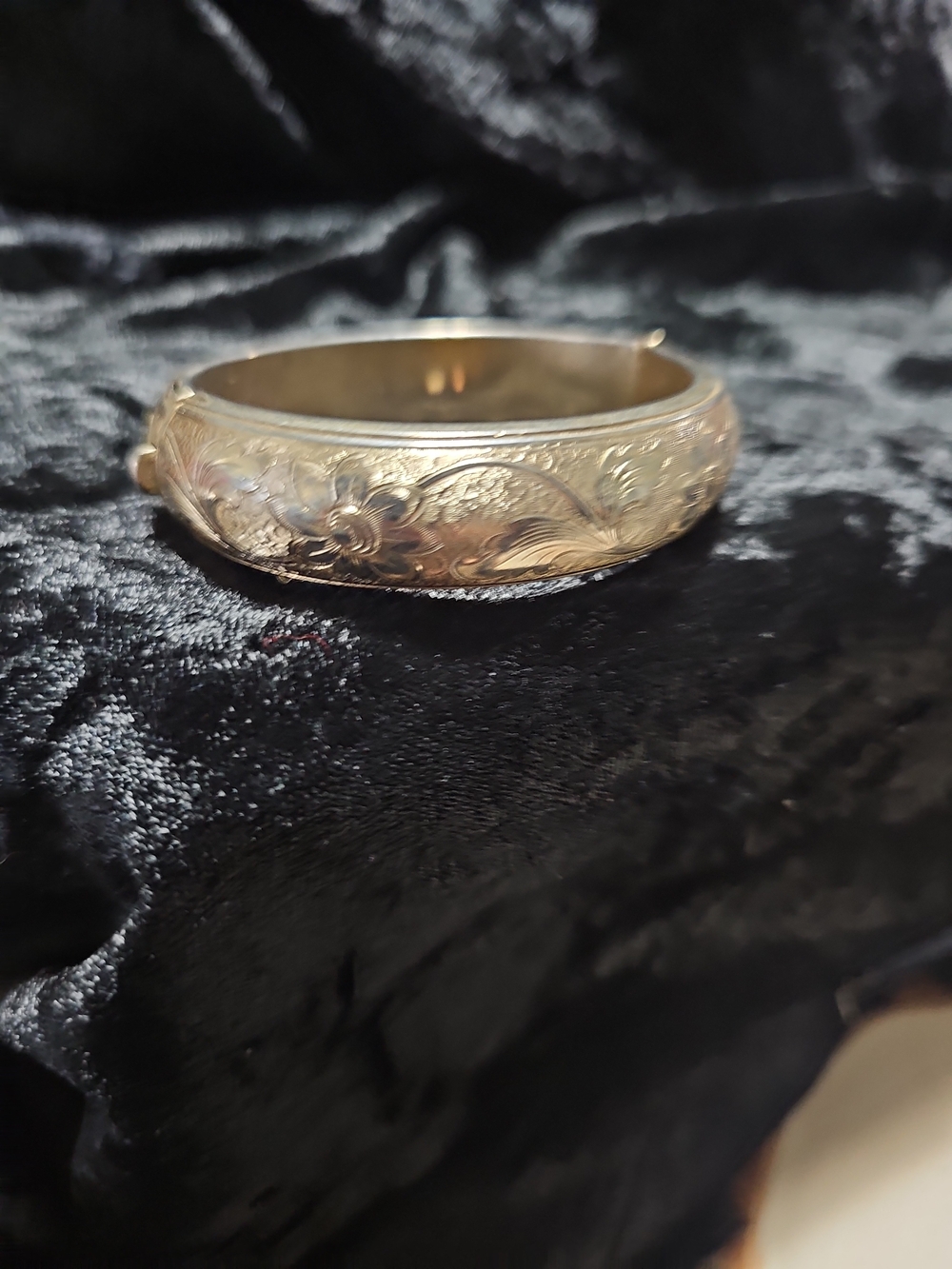 Vintage Floral Engraved Gold Bangle Bracelet - Vintage Women's Jewelry